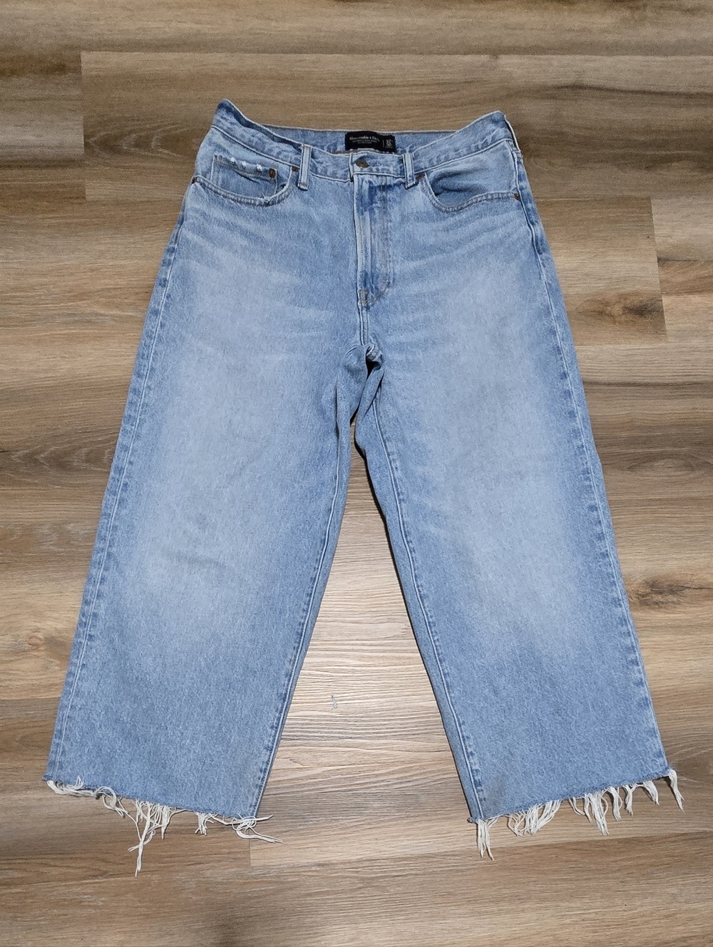 Abercrombie and Fitch Ultra Baggy Women's Wide-Leg Raw Hem Jeans